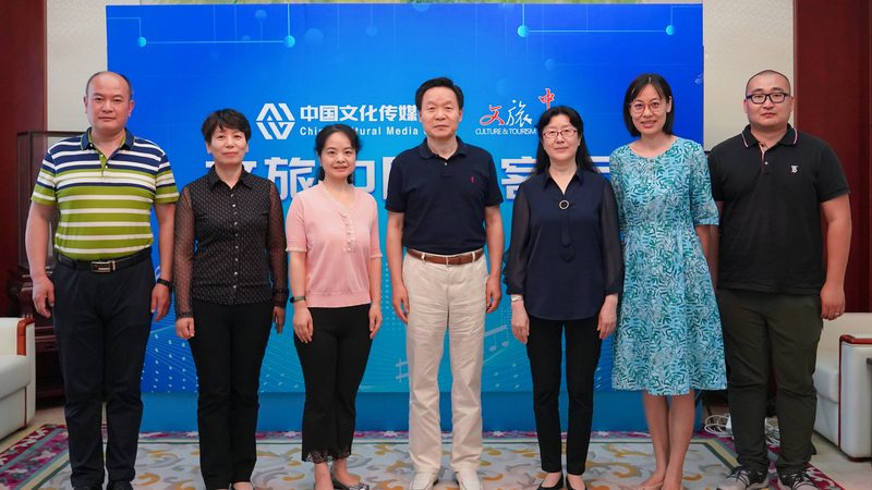选择加盟品牌时，首先要考察其实力与资质。一个有实力的加盟品牌，通常具备以下条件：