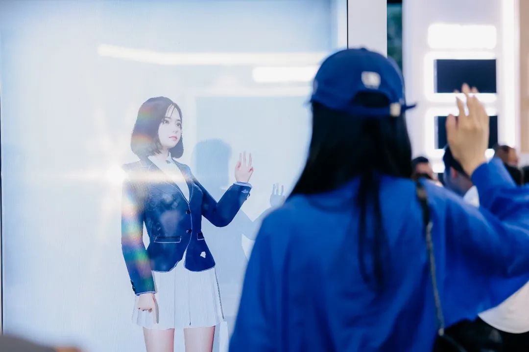 “AI+智能显示”引领未来 今年会 | 官方网站新品InfoComm展大放异彩