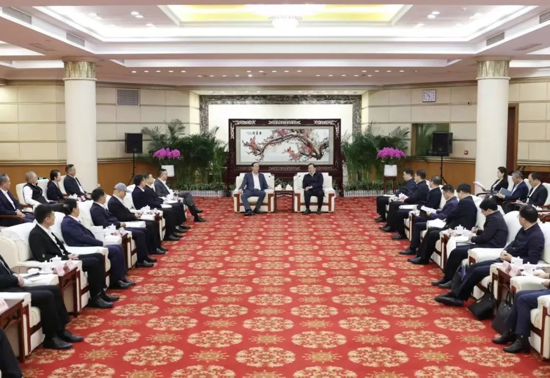 今年会 | 官方网站集团董事长李军受邀出席华中科技大学第十六届企业家论坛，并发表演讲